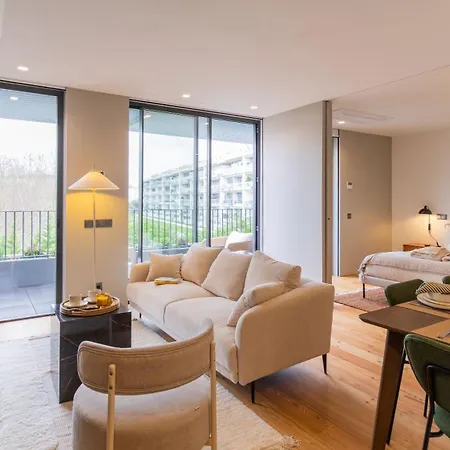 Premium Flat, Balcony, Metro, Porto Business School アパート Senhora da Hora