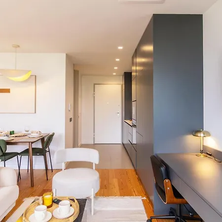 Premium Flat, Balcony, Metro, Porto Business School