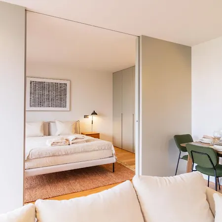 Premium Flat, Balcony, Metro, Porto Business School