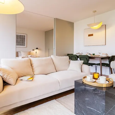 Premium Flat, Balcony, Metro, Porto Business School * Senhora da Hora