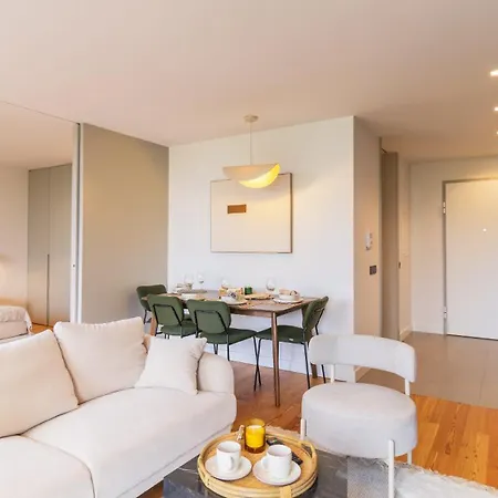 아파트 Premium Flat, Balcony, Metro, Porto Business School *