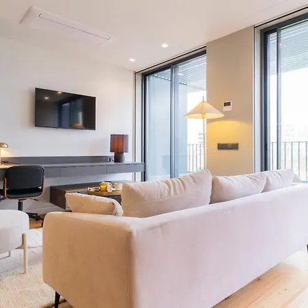 Premium Flat, Balcony, Metro, Porto Business School *