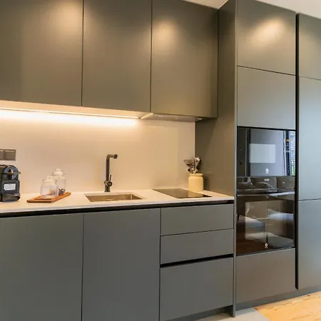 Premium Flat, Balcony, Metro, Porto Business School *