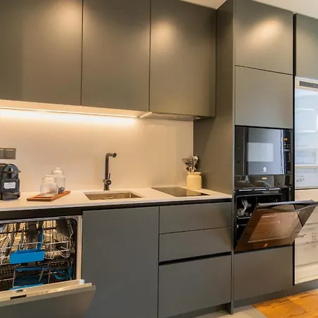 Premium Flat, Balcony, Metro, Porto Business School Senhora da Hora