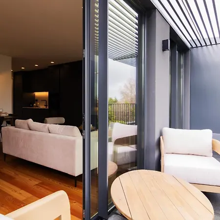 Premium Flat, Balcony, Metro, Porto Business School *