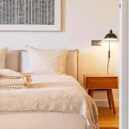 Premium Flat, Balcony, Metro, Porto Business School